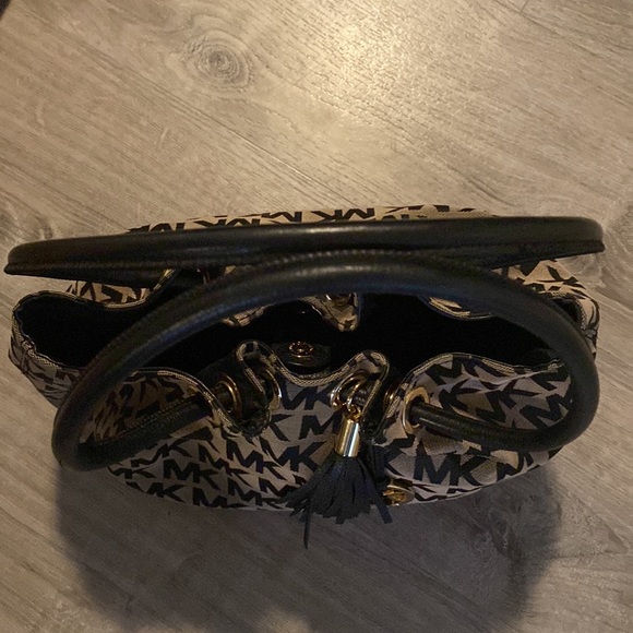 Michael Kors Hobo Purse Med Size - Picture 7 of 7